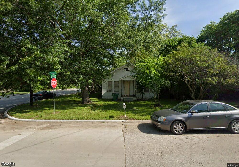 615 Carnes St, Gainesville, TX 76240 - photo 1