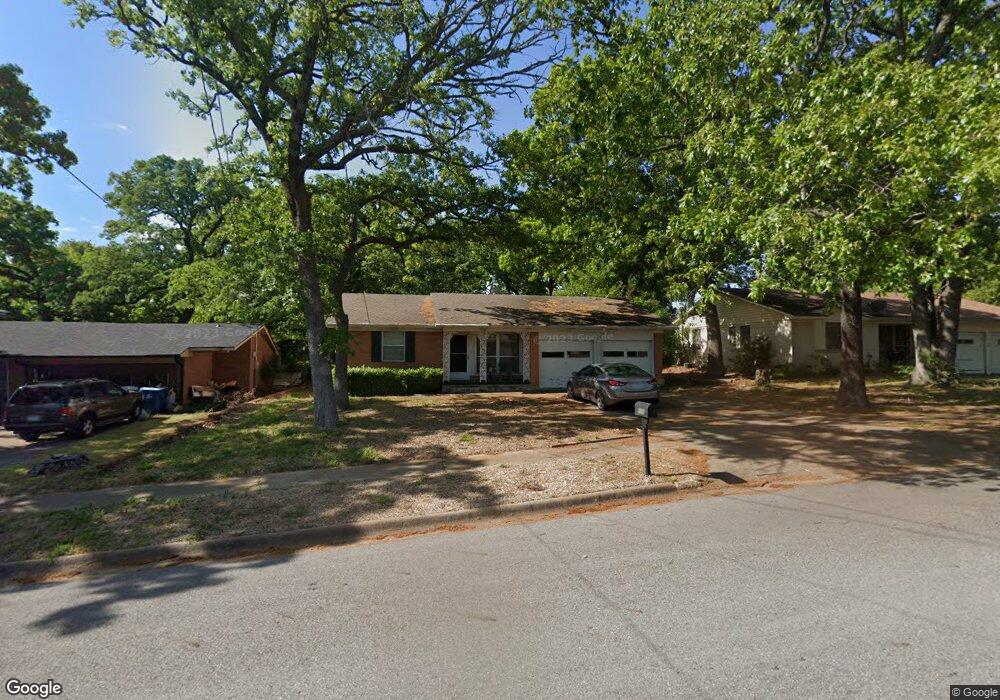 114 E Coffin St, Denison, TX 75021 - photo 1