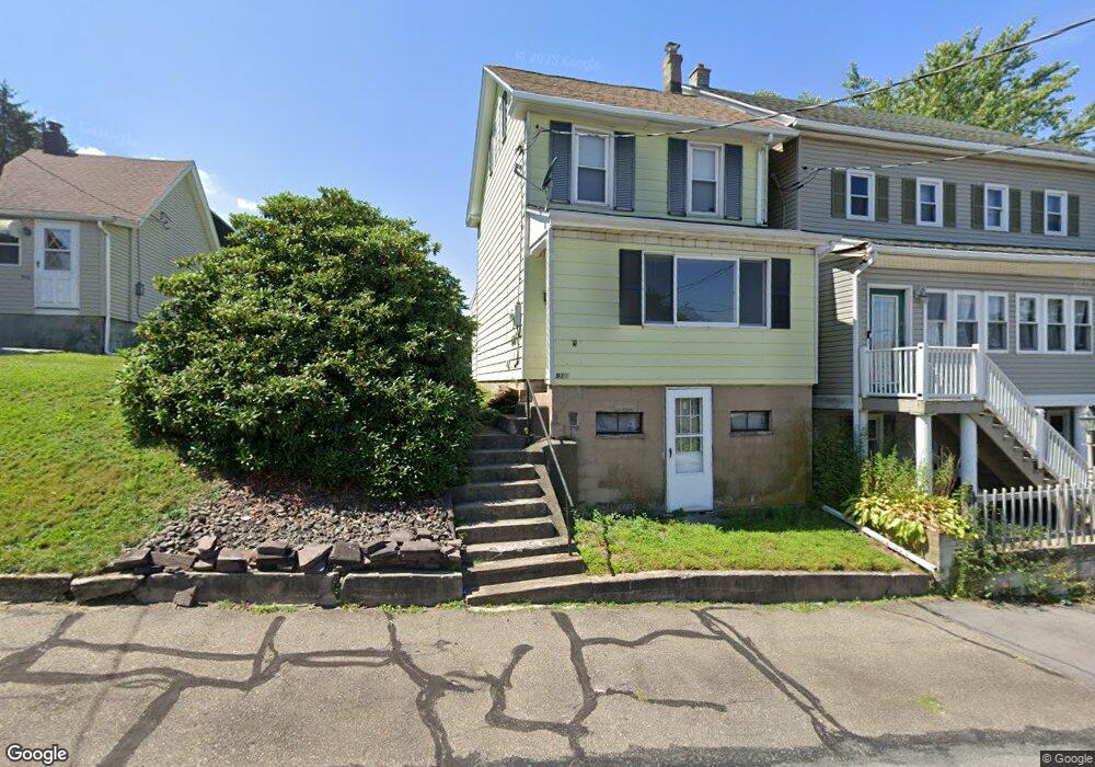 910 N Vine St, Hazleton, PA 18201 - photo 1