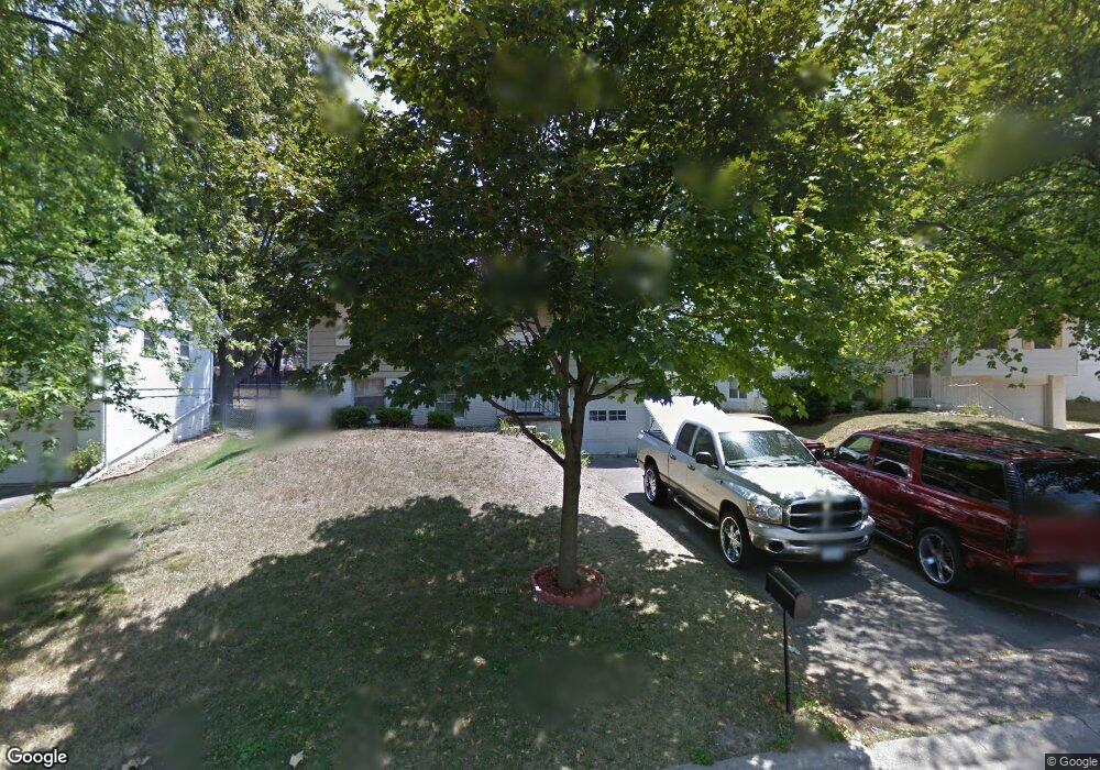 3121 Stratford Ln SW, Cedar Rapids, IA 52404 - photo 1