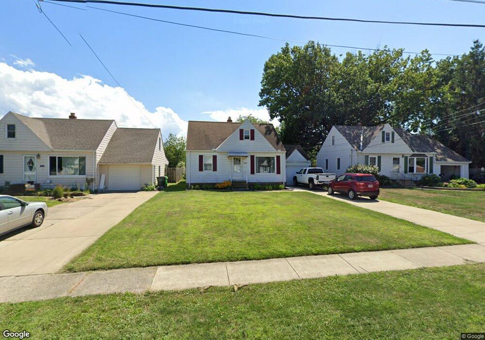 30032 Frank Dr, Wickliffe, OH 44092 - photo 1