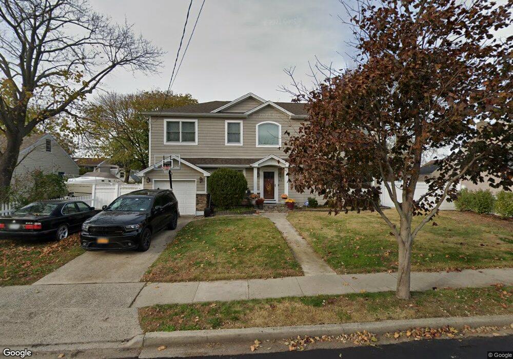 48 E Neptune Ave, Lindenhurst, NY 11757 - photo 1