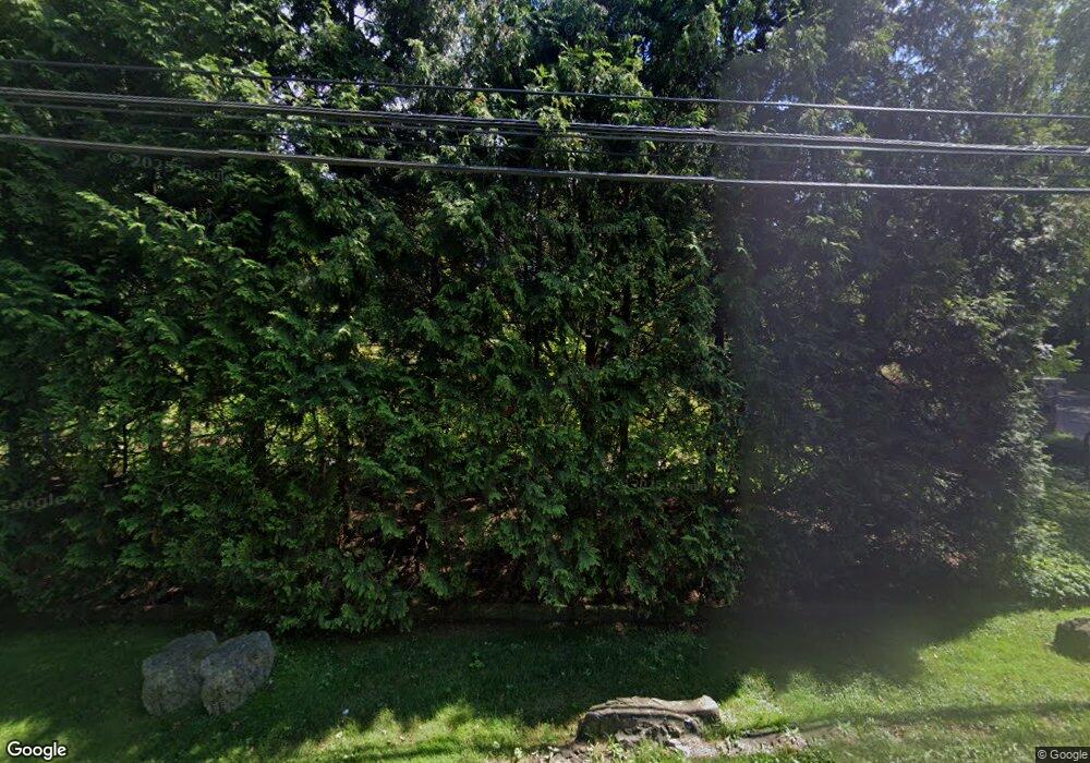 1290 Plandome Rd, Manhasset, NY 11030 - photo 1