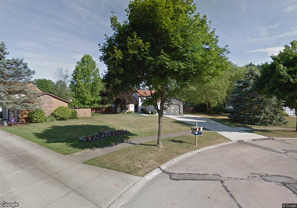 9527 Glencairn Ln, Olmsted Falls, OH 44138 - photo 1