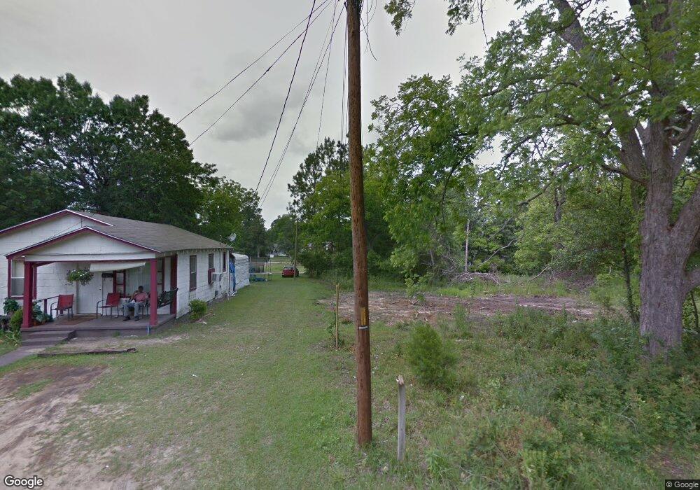 807 W Chattahoochee St, Fitzgerald, GA 31750 - photo 1