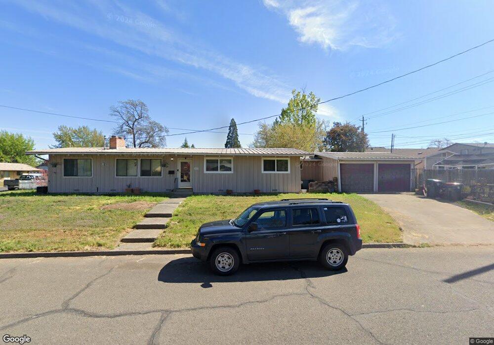 462 N 6th St, Central Point, OR 97502 - photo 1