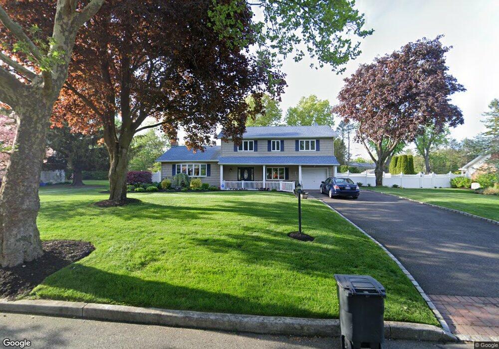 17 Delmar Ln, ComMacK, NY 11725 - photo 1