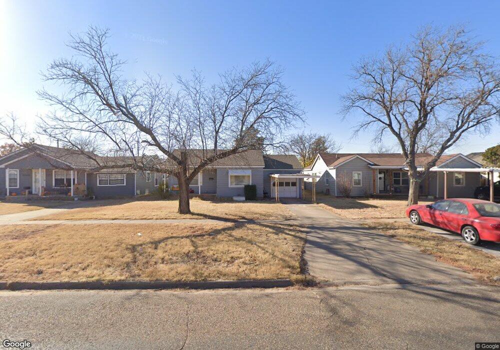 1313 Utica St, Plainview, TX 79072 - photo 1