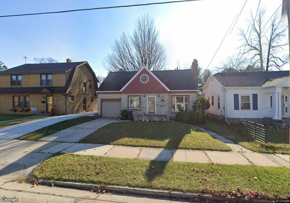 1813 28th St, Two Rivers, WI 54241 - photo 1