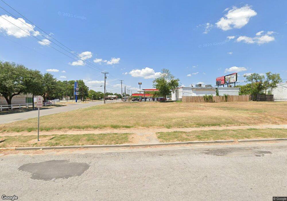 315 W Main St, Gainesville, TX 76240 - photo 1