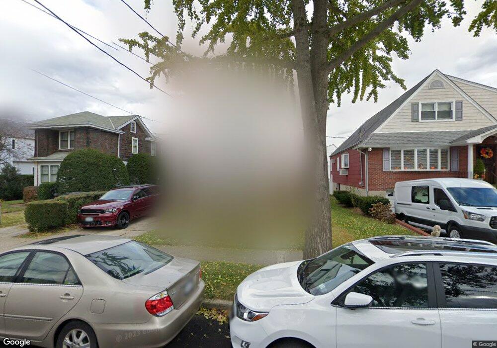 8531 261st St, Floral Park, NY 11001 - photo 1