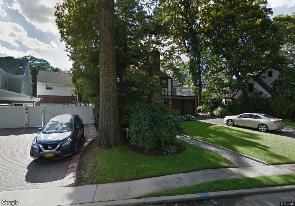 34 Parkwold Dr E, Valley Stream, NY 11580 - photo 1