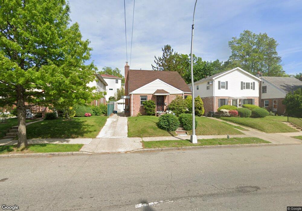 6115 Little Neck Pkwy, Little Neck, NY 11362 - photo 1