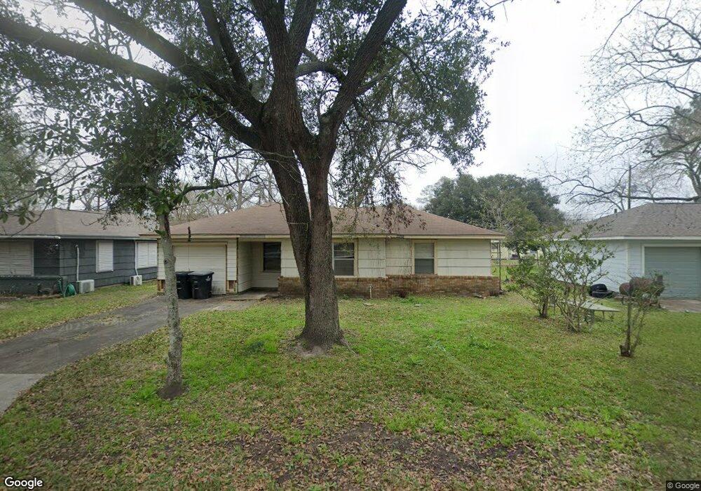 1746 S Park Dr, Alvin, TX 77511 - photo 1