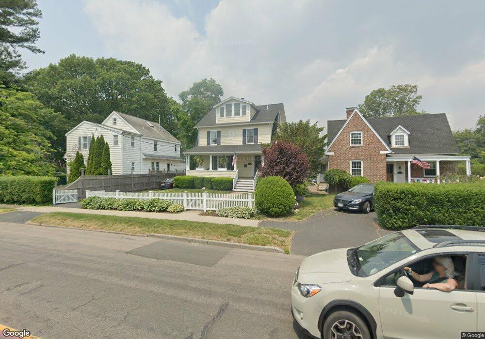 92 Oldfield Rd, Fairfield, CT 06824 - photo 1