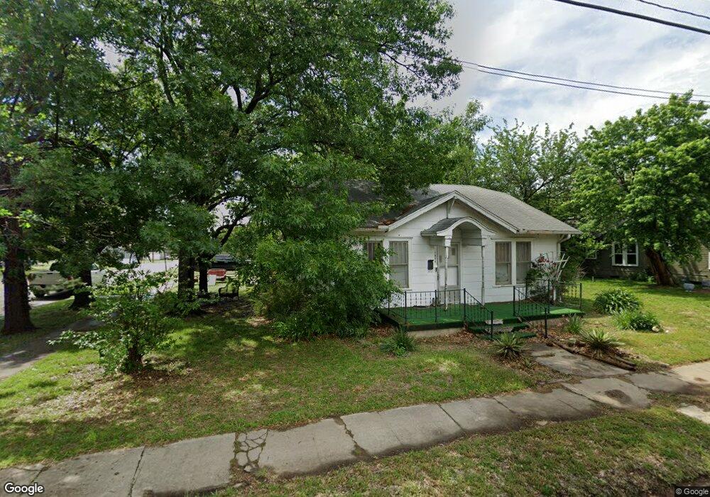 1201 Throckmorton St, Gainesville, TX 76240 - photo 1