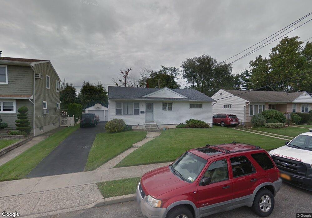 540 Hewlett St, Franklin Square, NY 11010 - photo 1