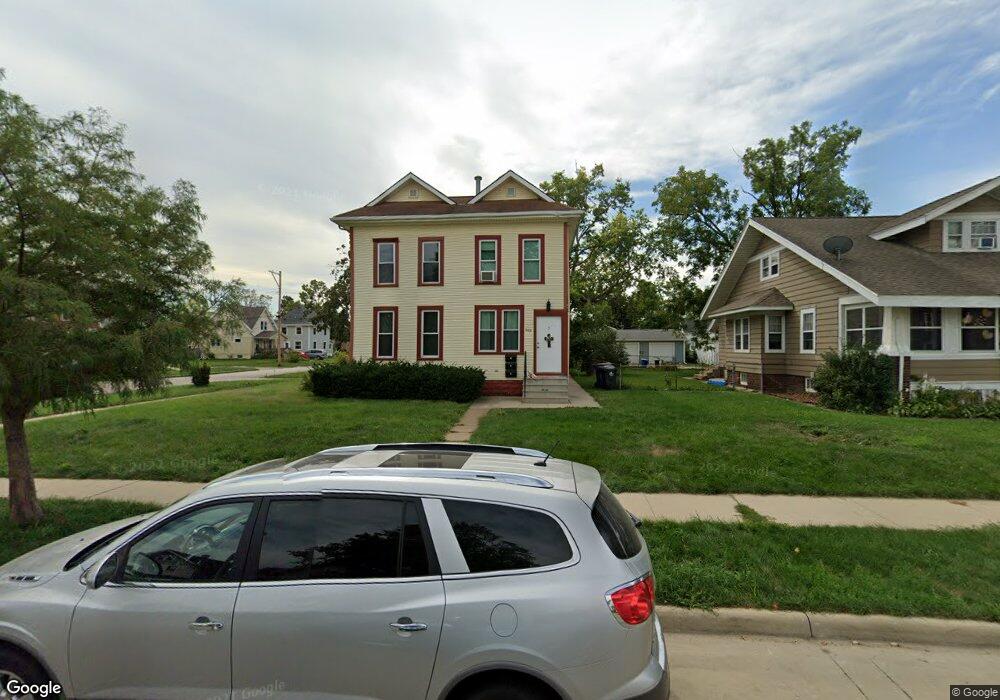 903 E Ave NW, Cedar Rapids, IA 52405 - photo 1