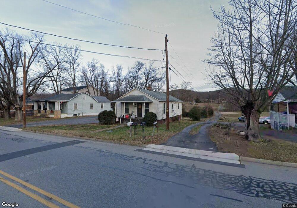 1704 N Delphine Ave, Waynesboro, VA 22980 - photo 1