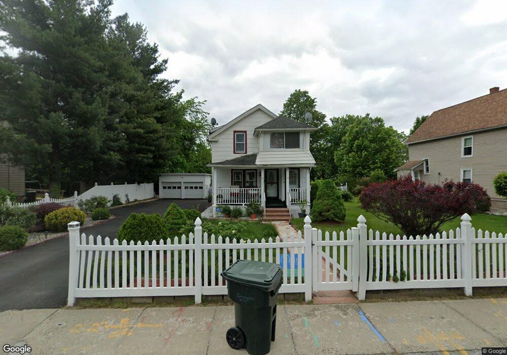 55 Manhattan St, Springfield, MA 01109 - photo 1
