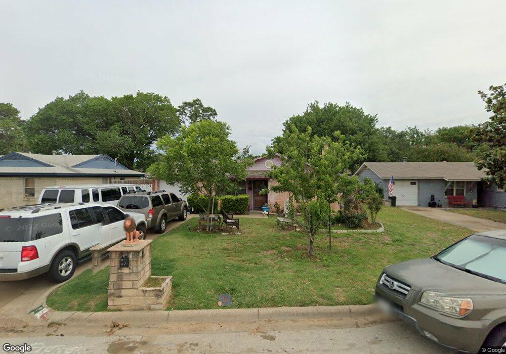 752 Treadwell Dr, Hurst, TX 76053 - photo 1
