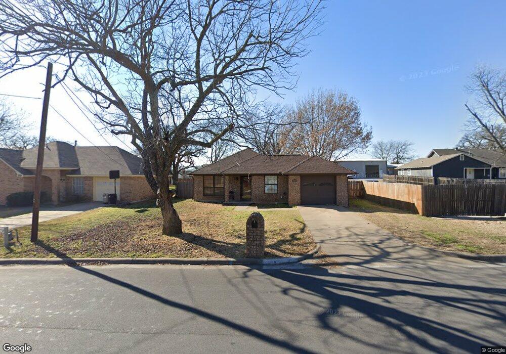 206 Cherry St, Weatherford, TX 76086 - photo 1