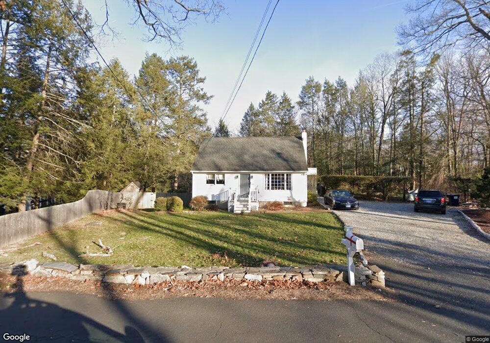 35 1/2 Old Bridge Rd, Brookfield, CT 06804 - photo 1