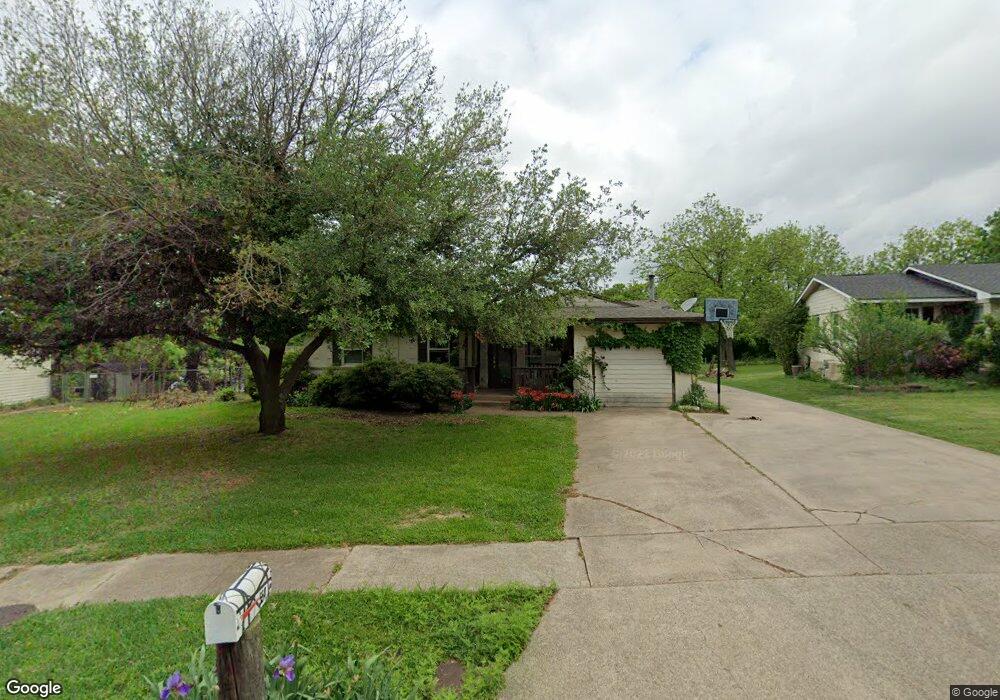 554 Lakeshore Dr, Ennis, TX 75119 - photo 1