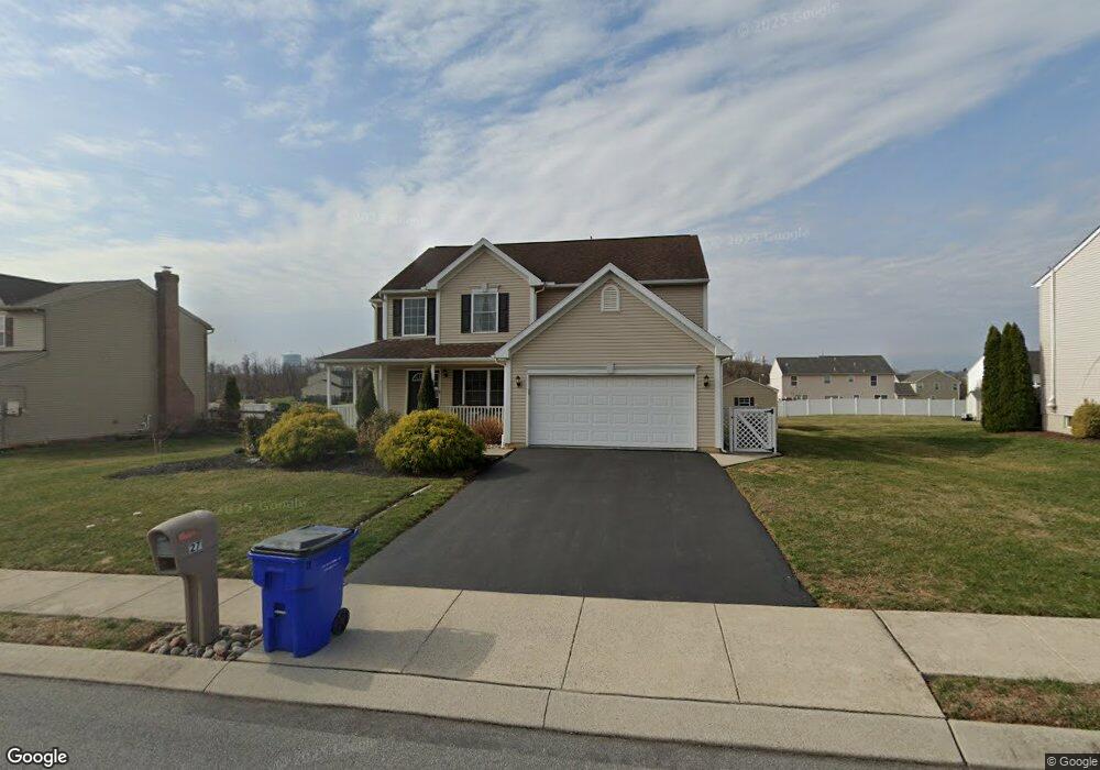 27 Edinboro Ln, Reading, PA 19605 - photo 1