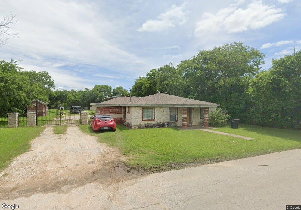 202 Cleveland St, Cleburne, TX 76031 - photo 1