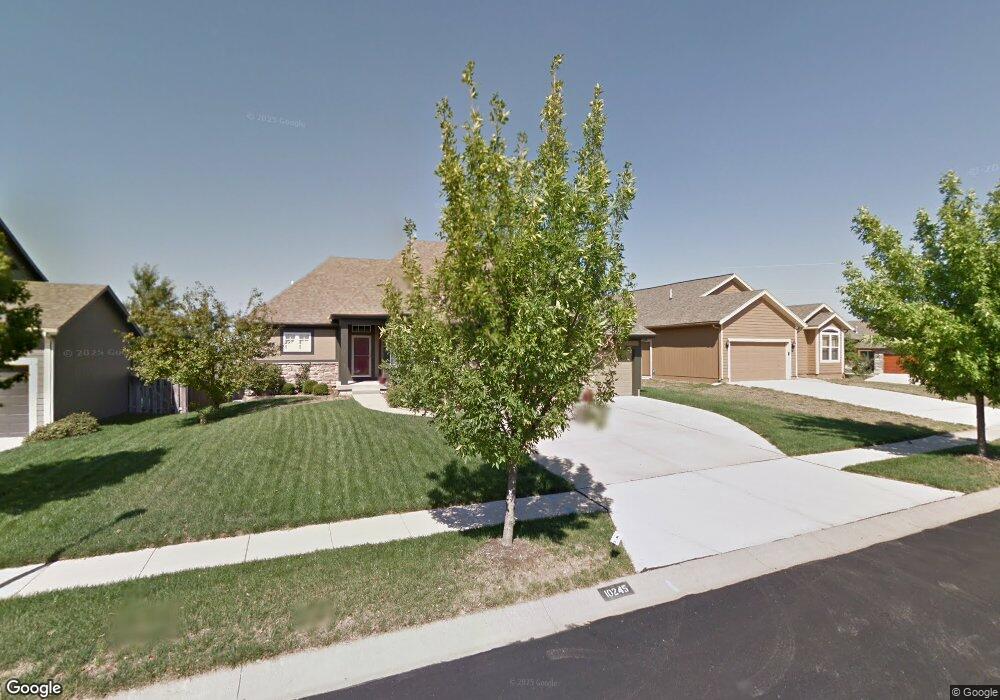 10245 Theden Cir, Lenexa, KS 66220 - photo 1