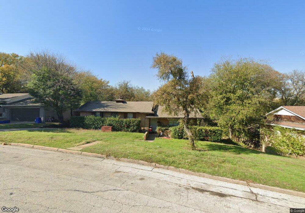 533 NE 4th St, Grand Prairie, TX 75050 - photo 1