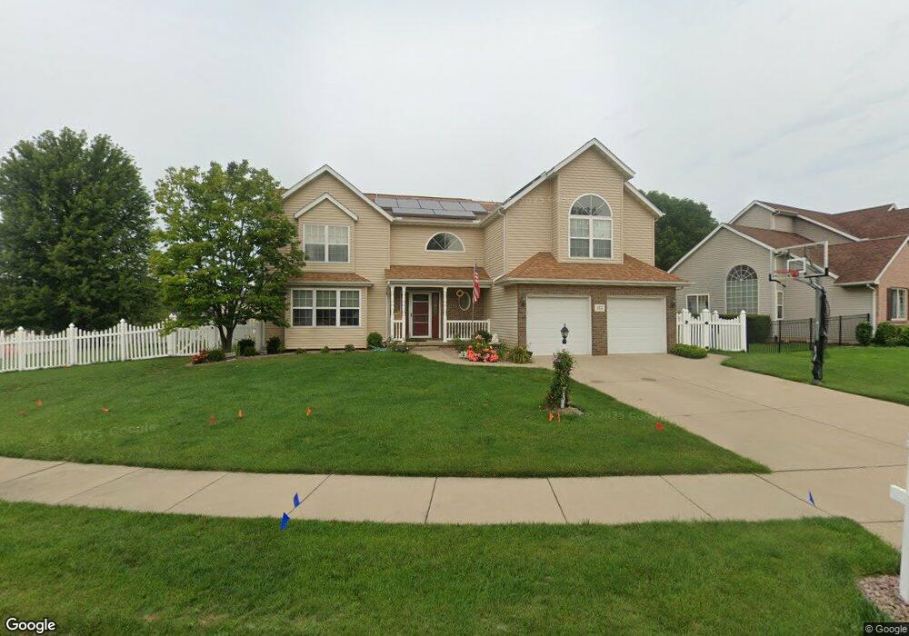 5221 N Castleberry Dr, Peoria, IL 61615 - photo 1
