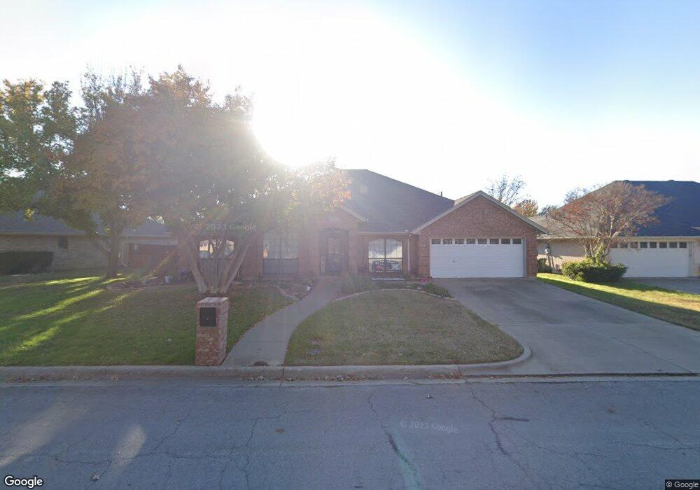 7013 Lonesome Oaks Dr, North Richland Hills, TX 76182 - photo 1