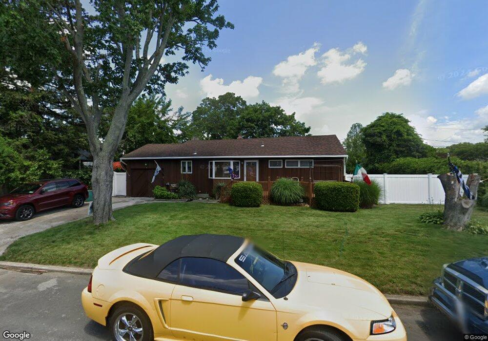 17 Bainbridge St, Islip, NY 11751 - photo 1