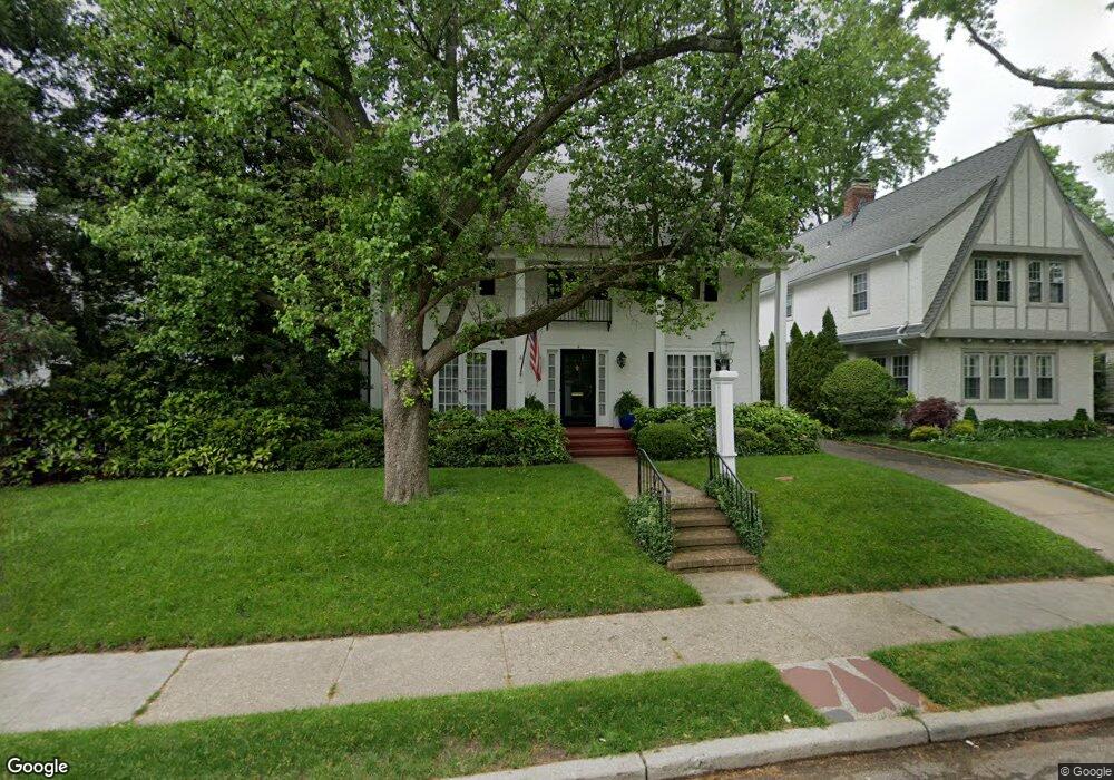 4 Kilburn Rd, Garden City, NY 11530 - photo 1