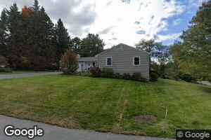 8 Carriage Rd, Cumberland Foreside, ME 04110