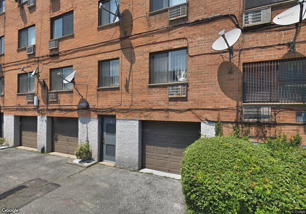 7445 Calamus Cir unit 45, Elmhurst, NY 11373 - photo 1