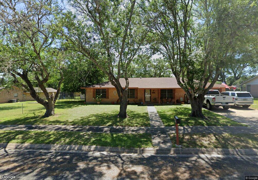 1410 Mockingbird Ln, Beeville, TX 78102 - photo 1