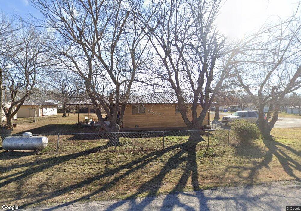 611 W E Ave, Cache, OK 73527 - photo 1