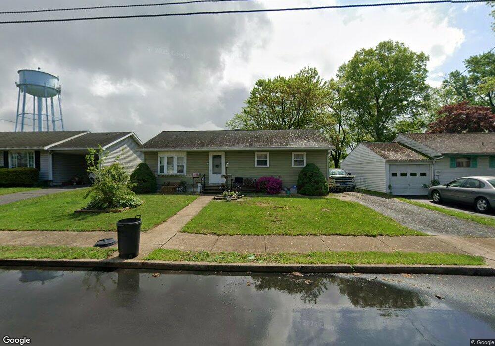 837 Chestnut St, Shoemakersville, PA 19555 - photo 1