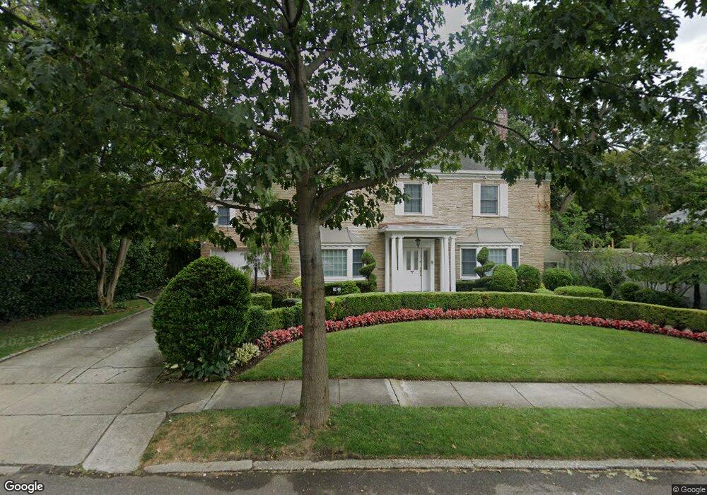 8080 Chevy Chase St, Jamaica, NY 11432 - photo 1