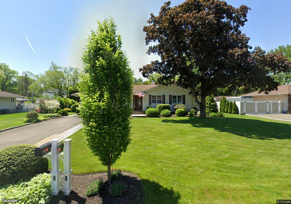 8 Pheasant Dr, ComMacK, NY 11725 - photo 1