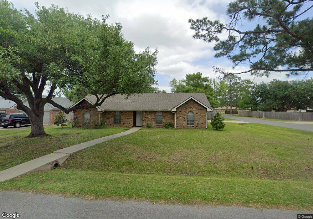 1500 N Greenfield Cir, Lake Charles, LA 70605 - photo 1