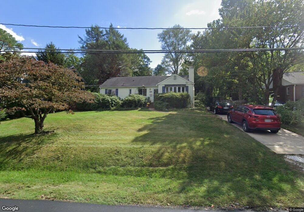 6903 Hutchison St, Falls Church, VA 22043 - photo 1