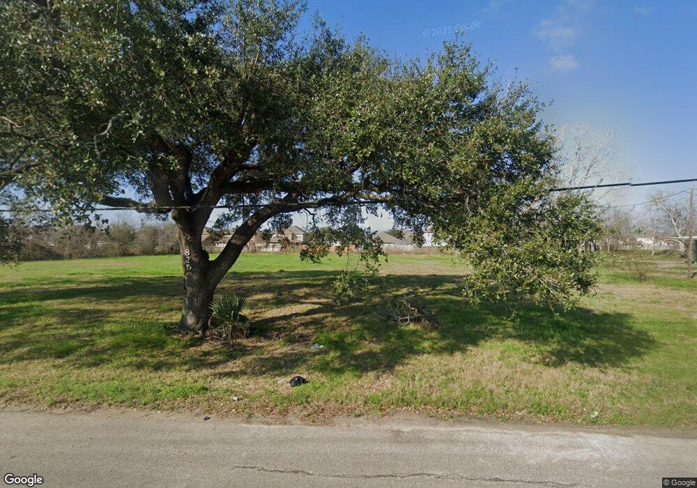 1825 N Gordon St, Alvin, TX 77511 - photo 1