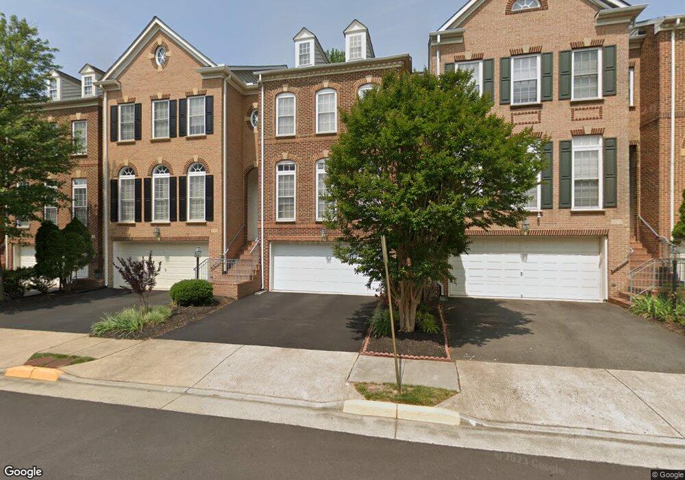 4070 Walnut Cove Cir, Fairfax, VA 22033 - photo 1