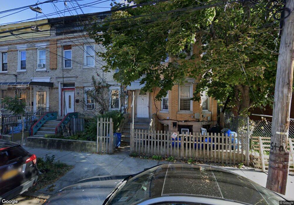 10447 164th St, Jamaica, NY 11433 - photo 1