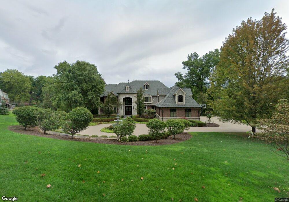 1584 Clarendon Rd, Bloomfield Hills, MI 48302 - photo 1