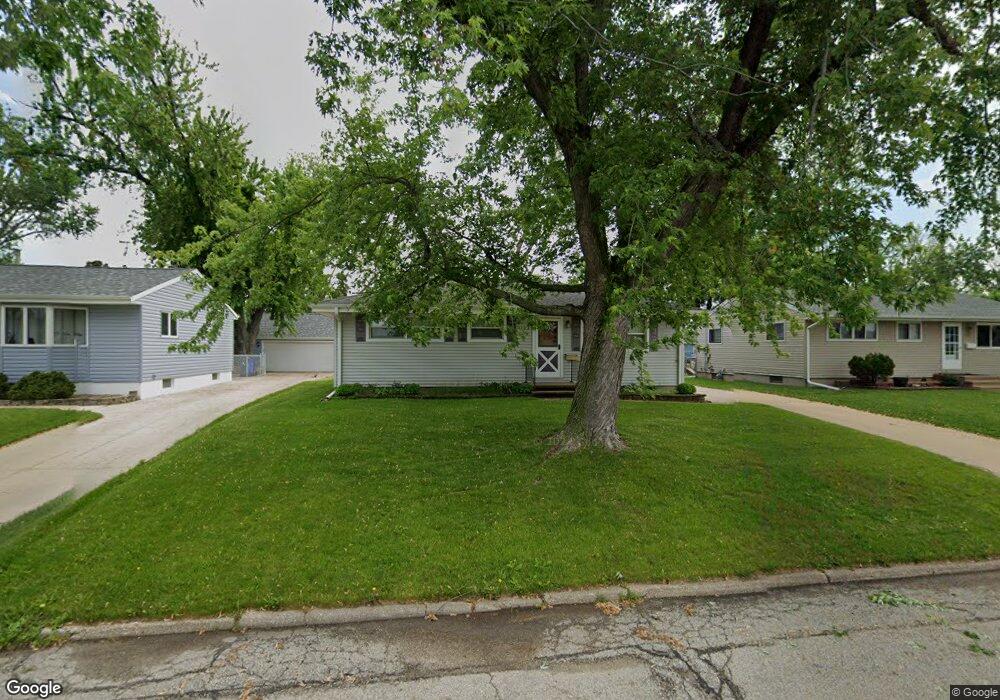 2433 Lauren Dr SW, Cedar Rapids, IA 52404 - photo 1